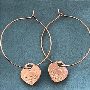 Return to New York heart “logo” gold charm earrings new